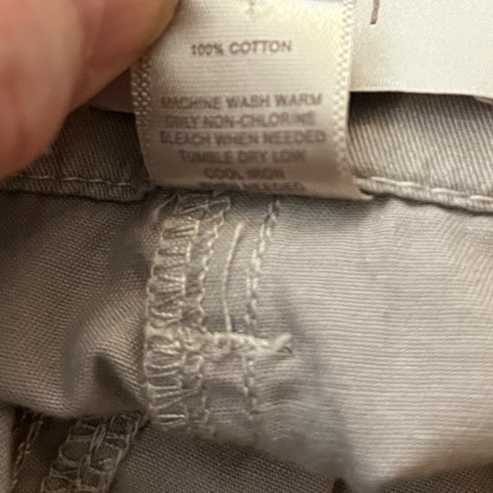 New women’s Loft Outlet tan cotton cuffed cargo shorts. Everyday casual. Size 12 - Picture 6 of 13